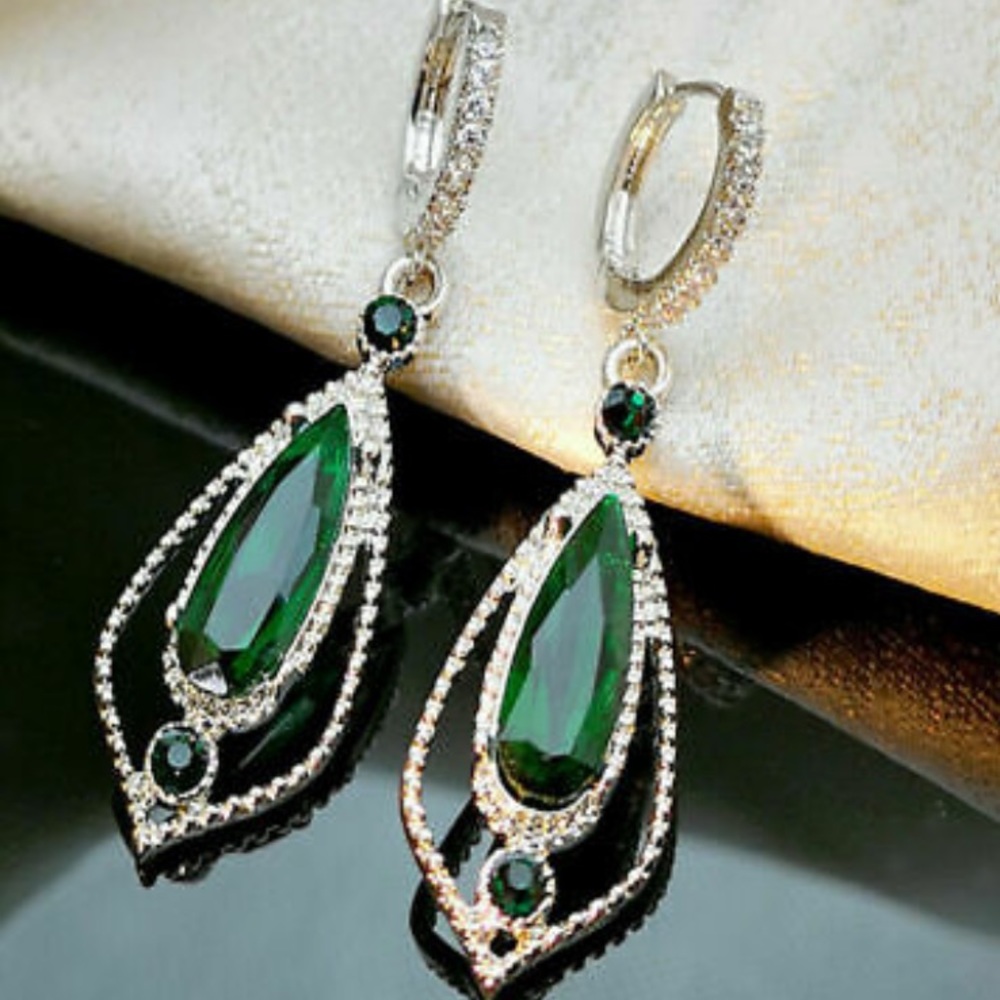 NWT LUXURY Diamond Sterling silver Earrings